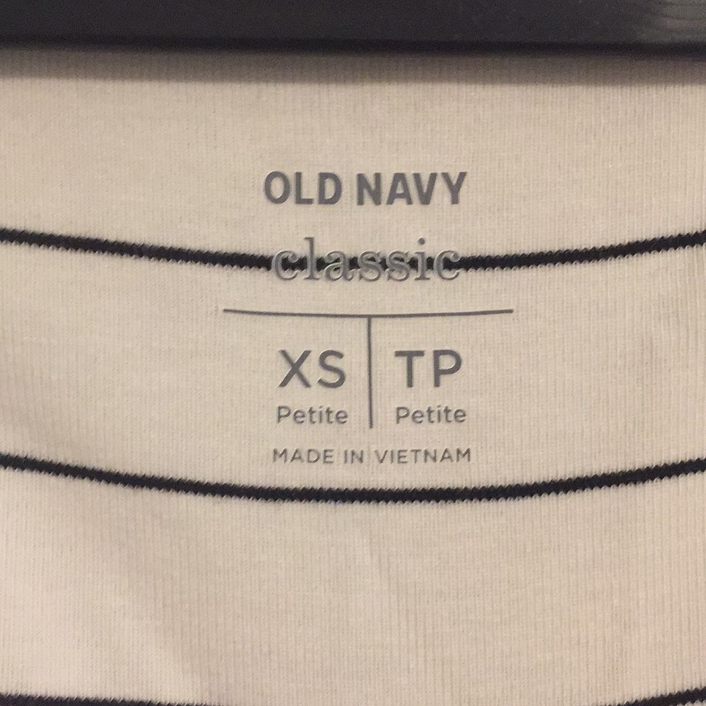 Old navy shirt NWT - Picture 3 of 3